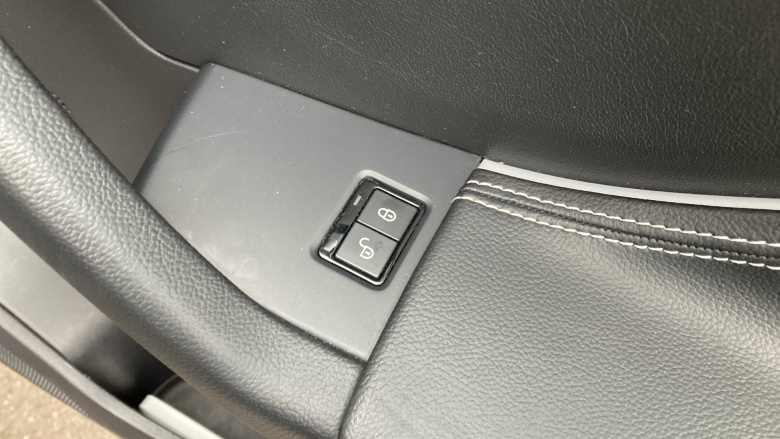 Jaguar F-Pace 2.0d [180] Chequered Flag 5dr Auto AWD Diesel Estate